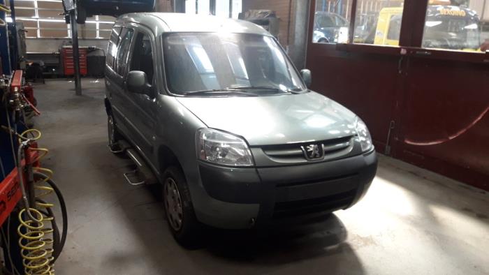 Peugeot Partner Combispace 1.6 HDI 90 16V Salvage vehicle (2006, Green)