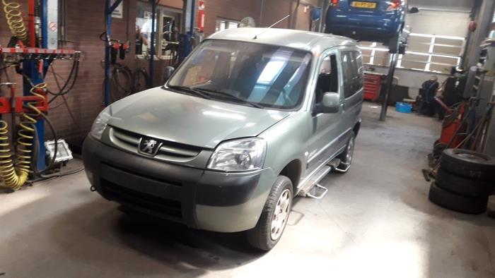 Peugeot Partner Combispace 1.6 HDI 90 16V Salvage vehicle (2006, Green)