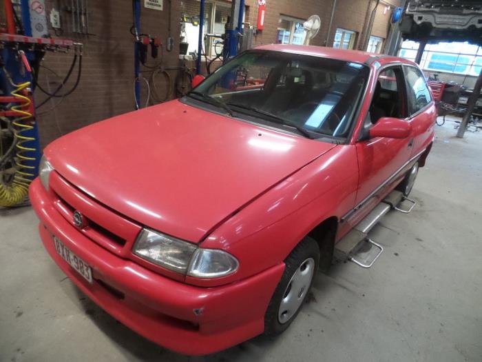 Opel Astra Vehículo de desguace (1995, Rojo)