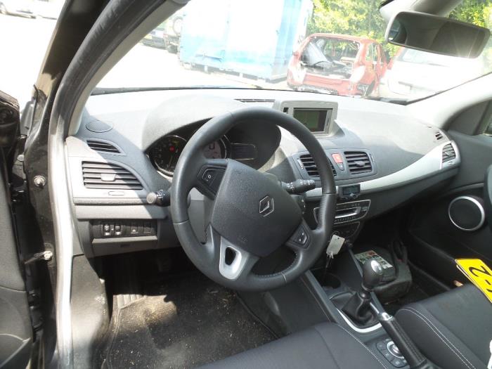 Renault Megane III Grandtour 1.4 16V TCe 130 Épave (2010, Noir)