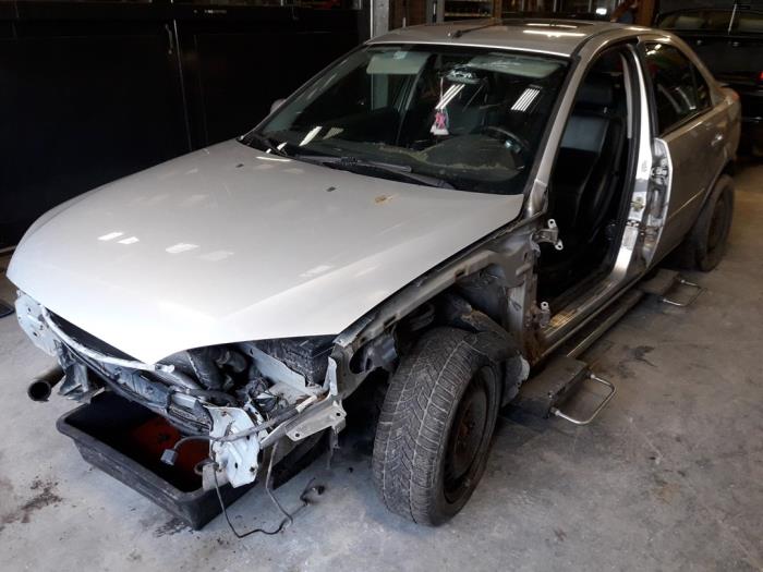 Ford Mondeo III 2.0 TDCi/TDDi 115 16V Samochód złomowany (2001, Szary)