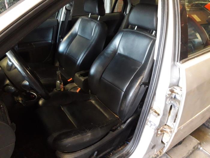 Ford Mondeo III 2.0 TDCi/TDDi 115 16V Samochód złomowany (2001, Szary)