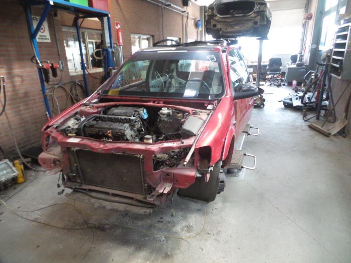 Peugeot 106 II 1.6 GTi 16V Skrotfordon (1998, BORDEUX)