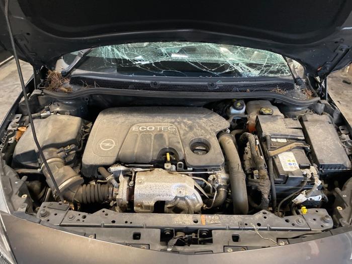 Opel Astra J 1.6 CDTI 16V Samochód złomowany (2015, Szary)