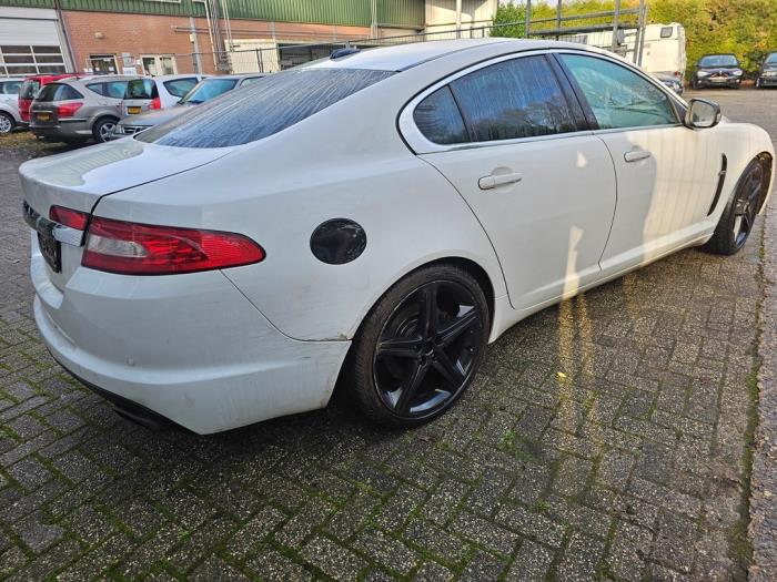 Jaguar XF 2.7 D V6 24V Épave (2008, Blanc)