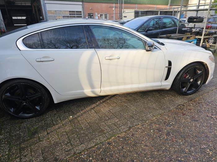 Jaguar XF 2.7 D V6 24V Épave (2008, Blanc)