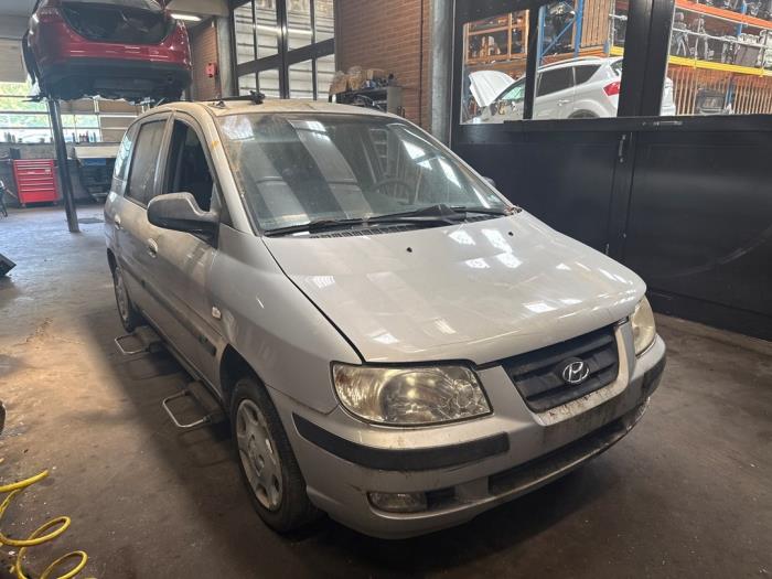Hyundai Matrix 1.6 16V Salvage vehicle (2005, Silver grey)