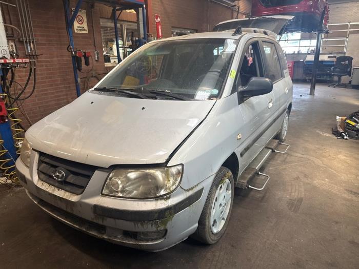 Hyundai Matrix 1.6 16V Salvage vehicle (2005, Silver grey)