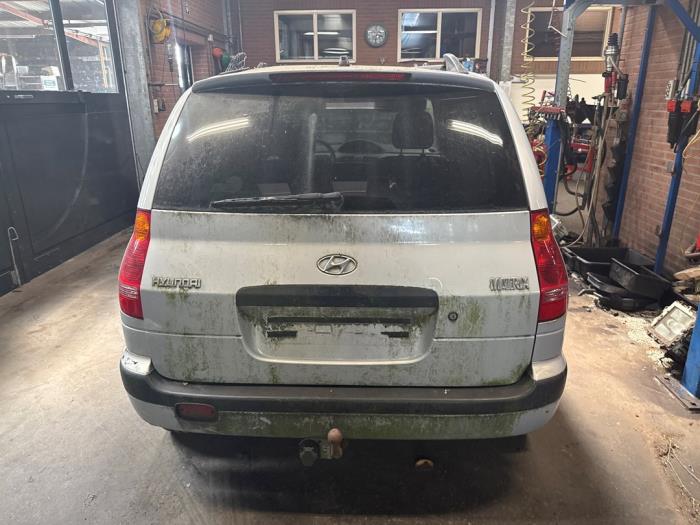Hyundai Matrix 1.6 16V Salvage vehicle (2005, Silver grey)