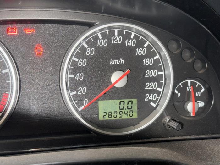 Ford Mondeo III 2.0 TDCi/TDDi 115 16V Schrottauto (2002, Grau)