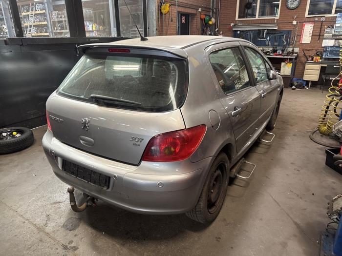 Peugeot 307 1.6 HDiF 16V Épave (2005, Gris)