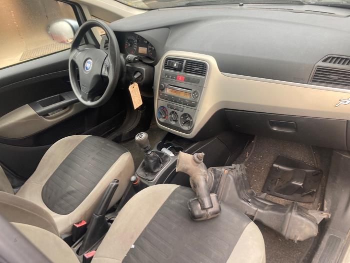 Fiat Grande Punto 1.4 16V Schrottauto (2006, Grau)