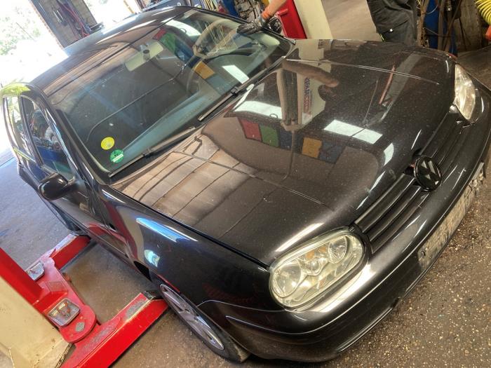 Volkswagen Golf IV 2.0 Vehículo de desguace (2003, Negro)