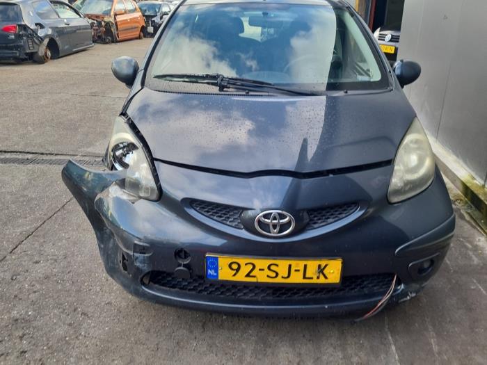 Toyota Aygo 1.0 12V VVT-i Salvage vehicle (2006, Gray)