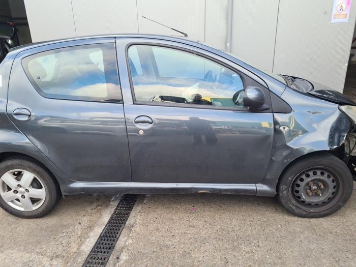 Toyota Aygo 1.0 12V VVT-i Salvage vehicle (2006, Gray)