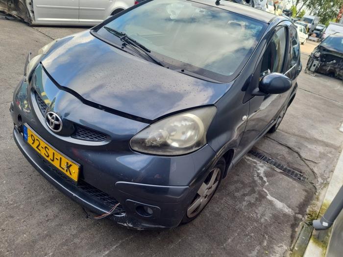 Toyota Aygo 1.0 12V VVT-i Salvage vehicle (2006, Gray)