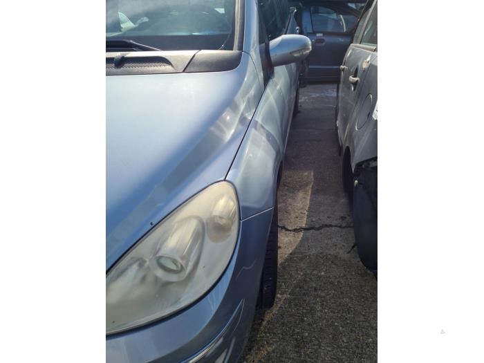 Mercedes B-Klasse Schrottauto (2006, Hell, Blau)