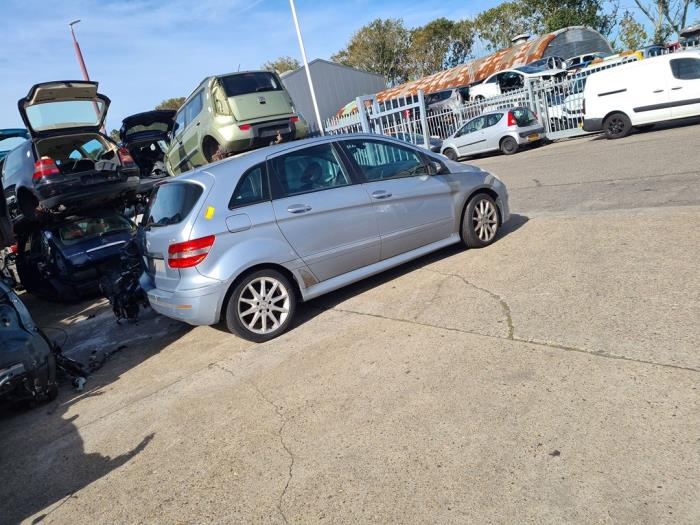 Mercedes B-Klasse Schrottauto (2006, Hell, Blau)