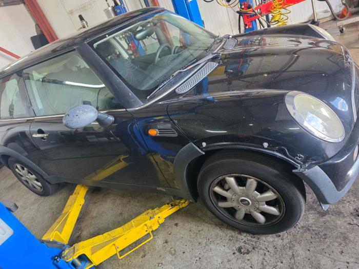 Mini Mini 1.6 16V One Vehículo de desguace (2002, Negro)