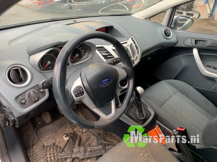 Ford Fiesta 6 1.6 TDCi 95 Vehículo de desguace (2010, Gris)
