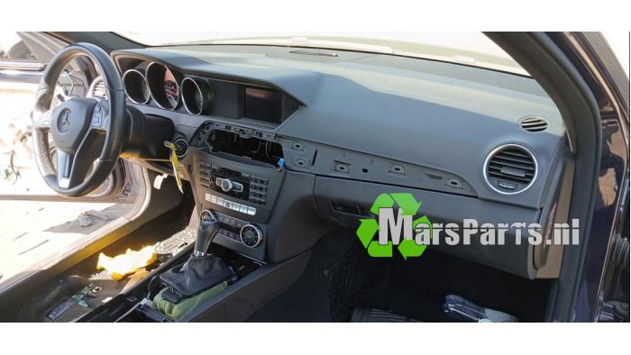Mercedes C Estate 1.6 C-180 16V BlueEfficiency Vehículo de desguace (2014, Azul)