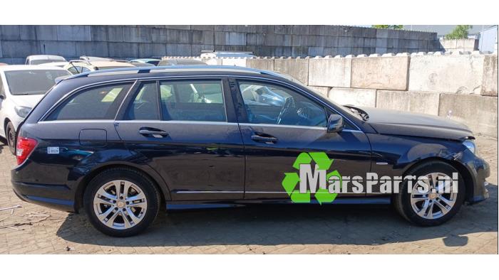 Mercedes C Estate 1.6 C-180 16V BlueEfficiency Vehículo de desguace (2014, Azul)