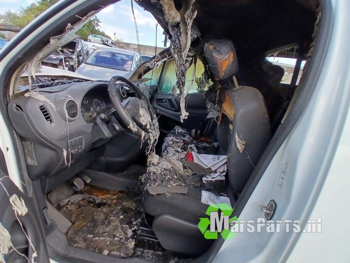 Citroen Berlingo 1.6 Hdi 16V 90 Samochód złomowany (2010, Granit)