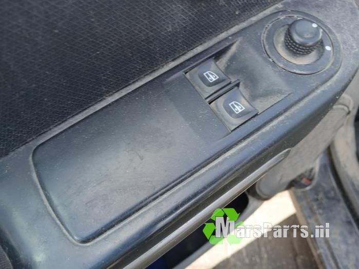 Renault Clio IV Estate/Grandtour 1.5 Energy dCi 90 FAP Épave (2015, Noir)