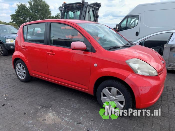 Daihatsu Sirion 2 1.0 12V DVVT Skrotfordon (2007, ROOD)