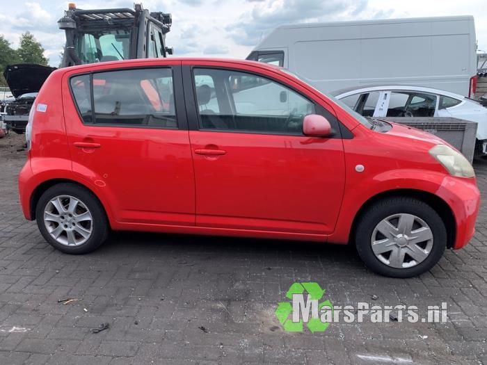 Daihatsu Sirion 2 1.0 12V DVVT Skrotfordon (2007, ROOD)