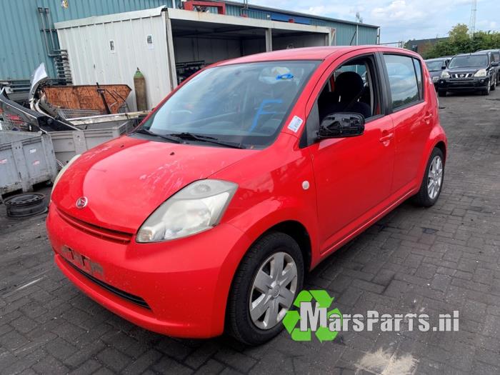 Daihatsu Sirion 2 1.0 12V DVVT Skrotfordon (2007, ROOD)