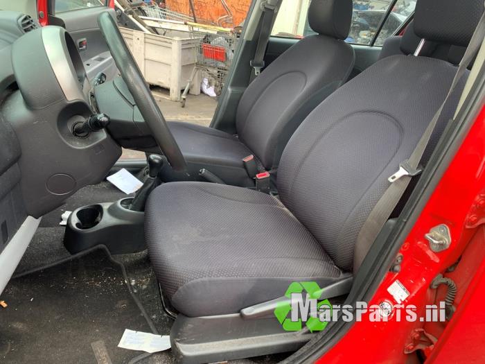 Daihatsu Sirion 2 1.0 12V DVVT Skrotfordon (2007, ROOD)