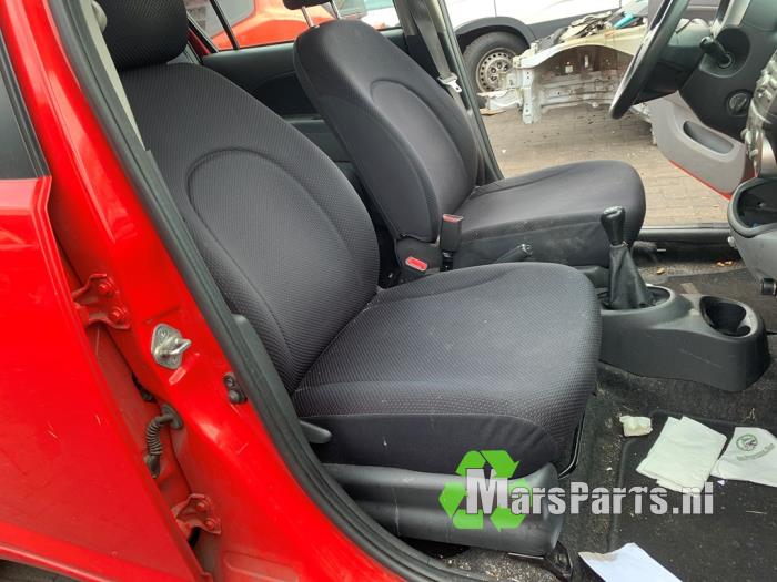 Daihatsu Sirion 2 1.0 12V DVVT Skrotfordon (2007, ROOD)