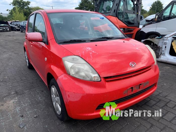 Daihatsu Sirion 2 1.0 12V DVVT Skrotfordon (2007, ROOD)
