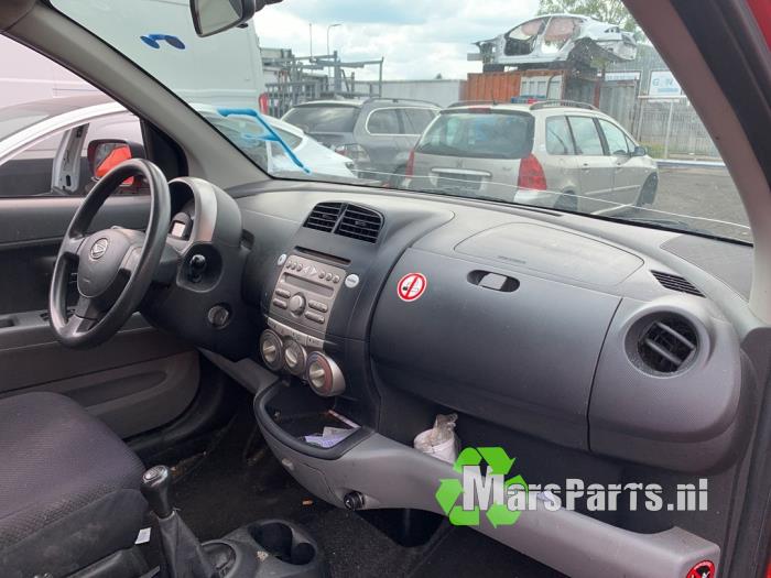 Daihatsu Sirion 2 1.0 12V DVVT Skrotfordon (2007, ROOD)