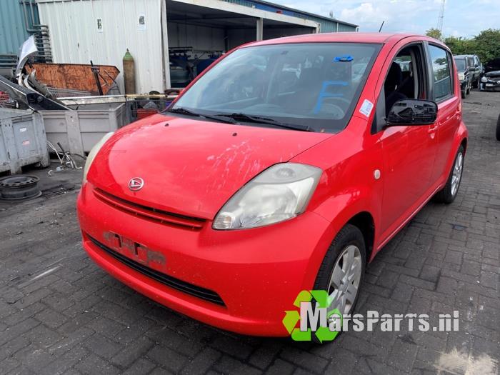 Daihatsu Sirion 2 1.0 12V DVVT Skrotfordon (2007, ROOD)