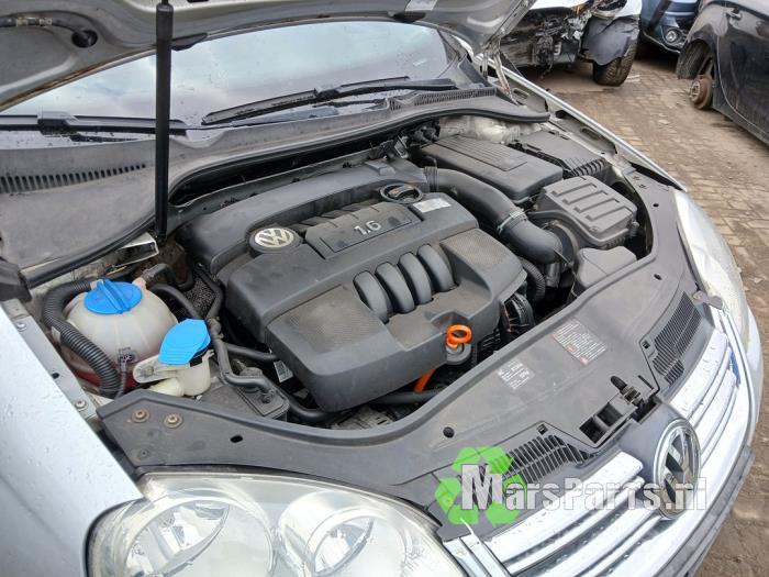 Volkswagen Jetta III 1.6 Samochód złomowany (2006, Szary)