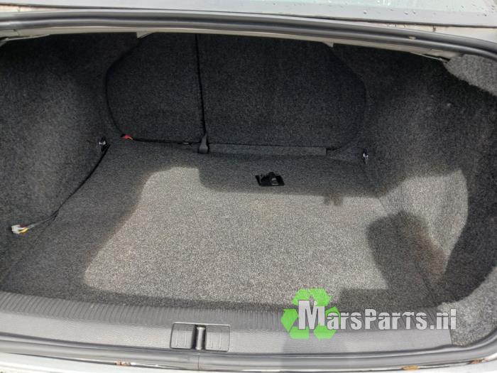 Volkswagen Jetta III 1.6 Samochód złomowany (2006, Szary)