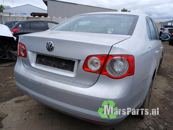 Volkswagen Jetta III 1.6 Samochód złomowany (2006, Szary)