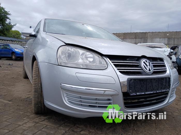 Volkswagen Jetta III 1.6 Samochód złomowany (2006, Szary)