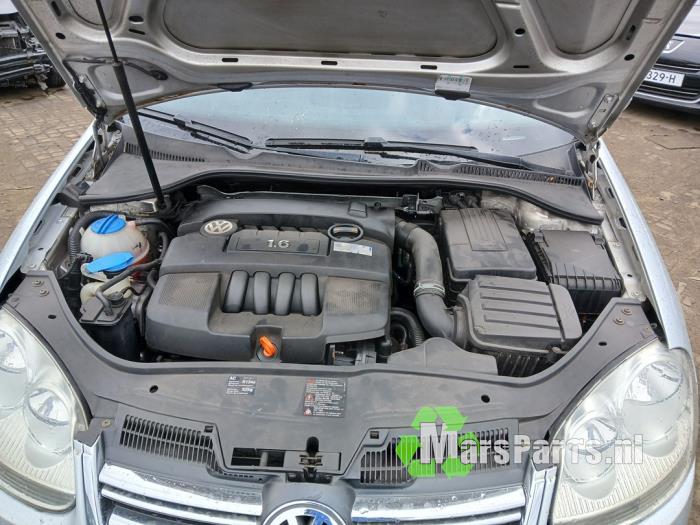 Volkswagen Jetta III 1.6 Samochód złomowany (2006, Szary)