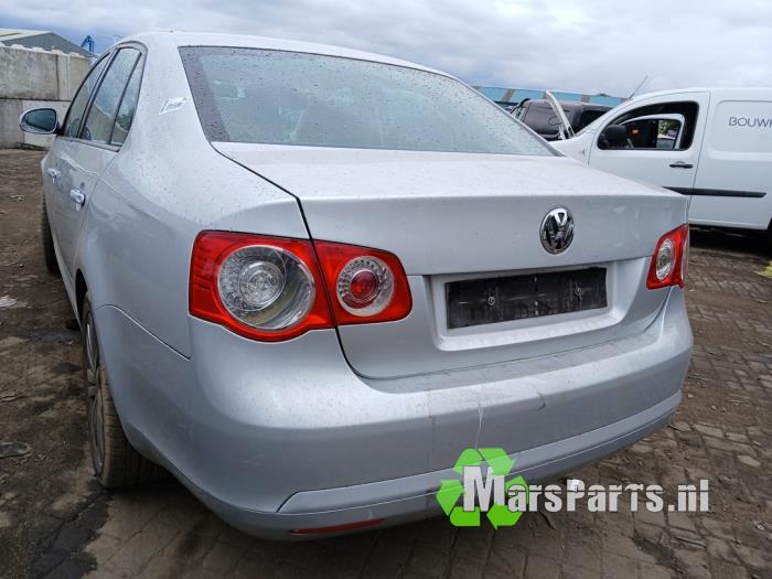 Volkswagen Jetta III 1.6 Samochód złomowany (2006, Szary)