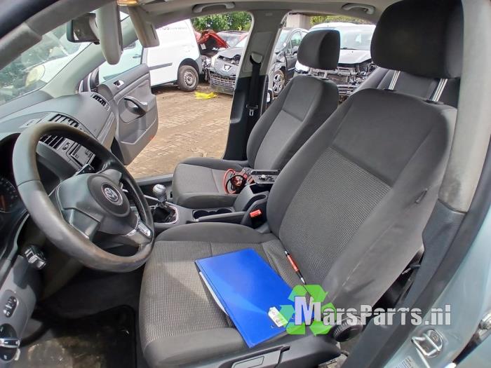 Volkswagen Jetta III 1.6 Samochód złomowany (2006, Szary)