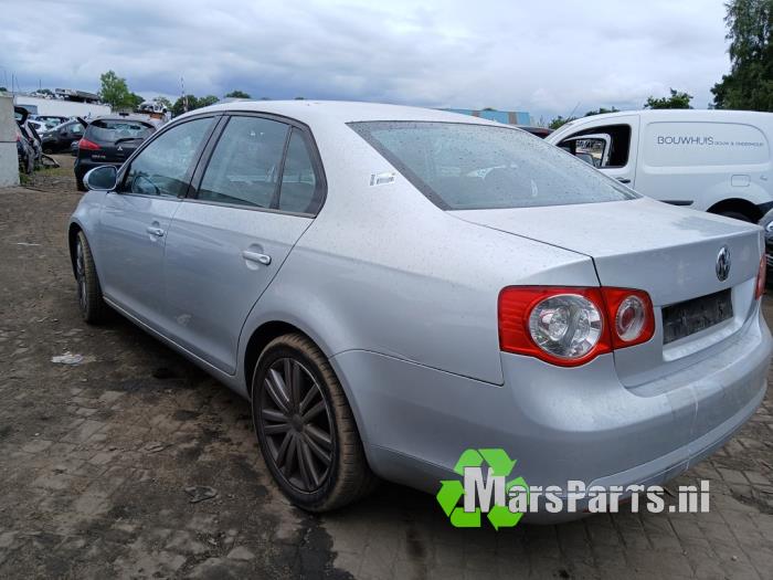 Volkswagen Jetta III 1.6 Samochód złomowany (2006, Szary)
