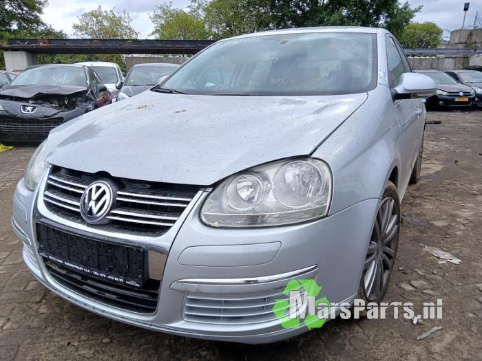 Volkswagen Jetta III 1.6 Samochód złomowany (2006, Szary)