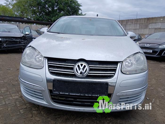 Volkswagen Jetta III 1.6 Samochód złomowany (2006, Szary)