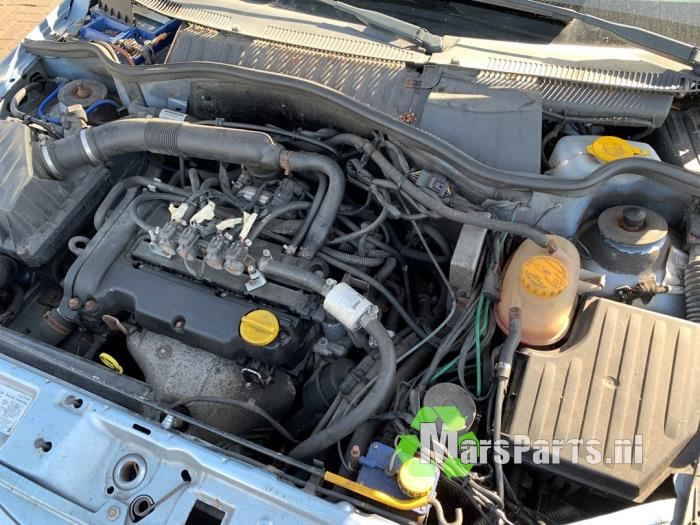 Opel Tigra Twin Top 1.4 16V Samochód złomowany (2005, Niebieski)