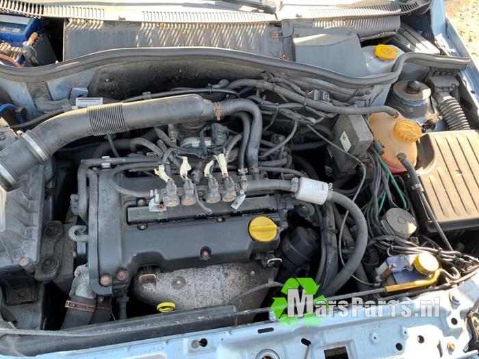 Opel Tigra Twin Top 1.4 16V Samochód złomowany (2005, Niebieski)