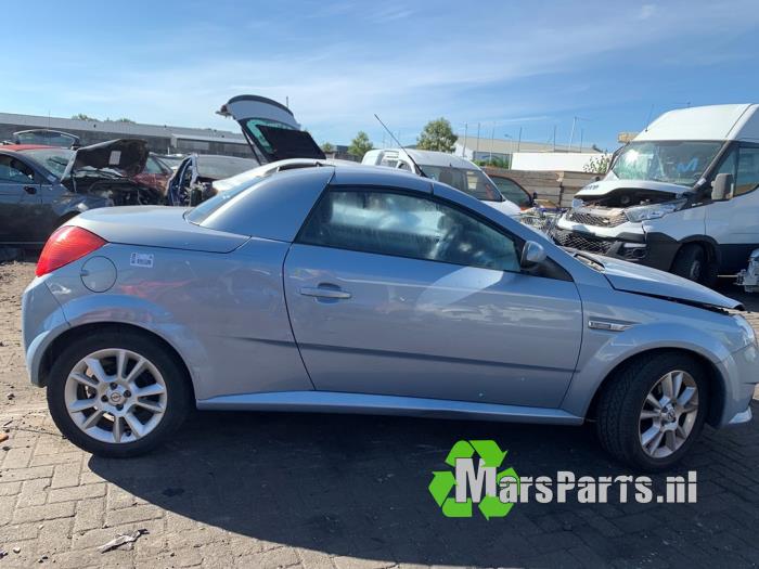 Opel Tigra Twin Top 1.4 16V Samochód złomowany (2005, Niebieski)