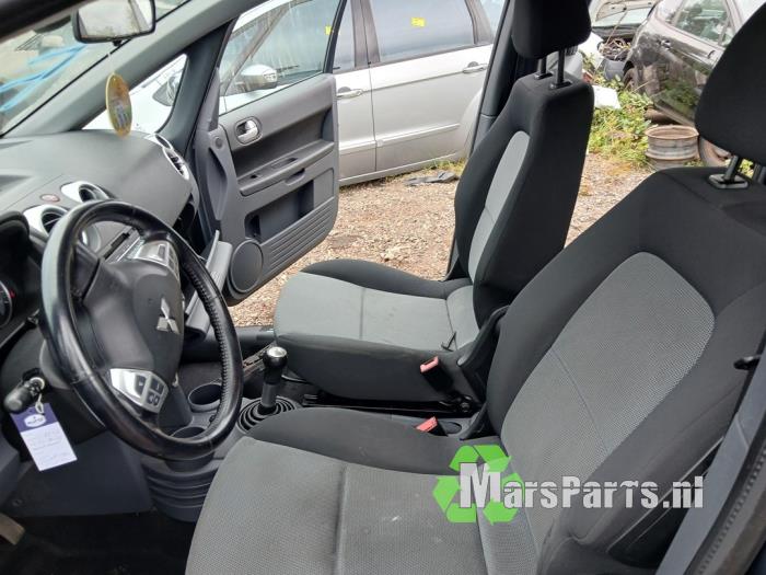 Mitsubishi Colt 1.3 16V Skrotfordon (2008, GRIJS)